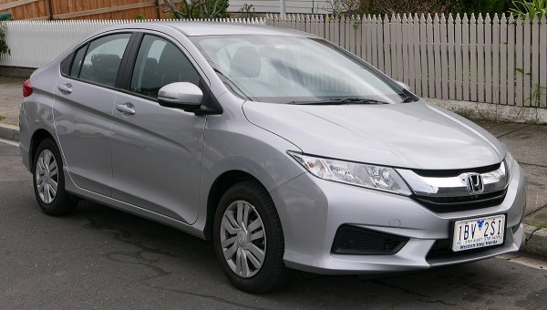 Honda City никога не е била рекламирана в САЩ, но се продава в Азия повече от четиридесет години. През това време моделът става любим избор за градските шофьори - оттук идва и  името. Неговите компактни размери, икономичност и достъпна цена са привлекли над 4,5 милиона клиенти от представянето му през 1981 г.
City минава през седем поколения. Той дебютира като кабриолет с две врати или хечбек с три и с 1,2-литров двигател. Нищо общо с колата, в която по-късно ще се превърне. По времето, когато третото поколение излиза на пазара през 1996-а, той се превръща в седан и оттогава остава такъв. 
По-конкретно, това е предпочитаният седан в Индия, след като там са регистрирани милиони бройки. 
Освен това се продава в 80 страни по света. Това не е кола, която ще видите по европейските или американските пътища. По целия свят обаче Honda City е известен като достъпен, просторен, икономичен седан.